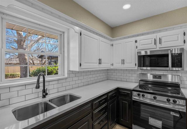 9 NW 60Th St, Lawton, OK 73505