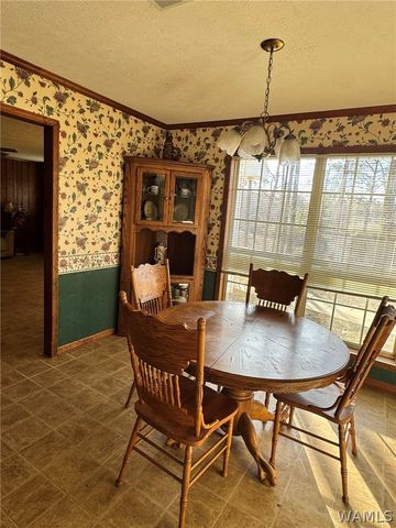 902 7th St NW, Reform, AL 35481