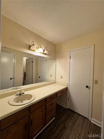 902 7th St NW, Reform, AL 35481