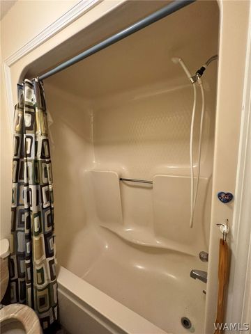 902 7th St NW, Reform, AL 35481