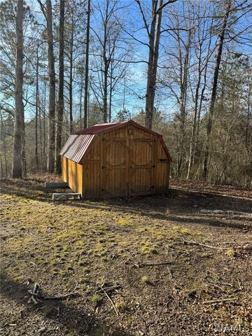 902 7th St NW, Reform, AL 35481