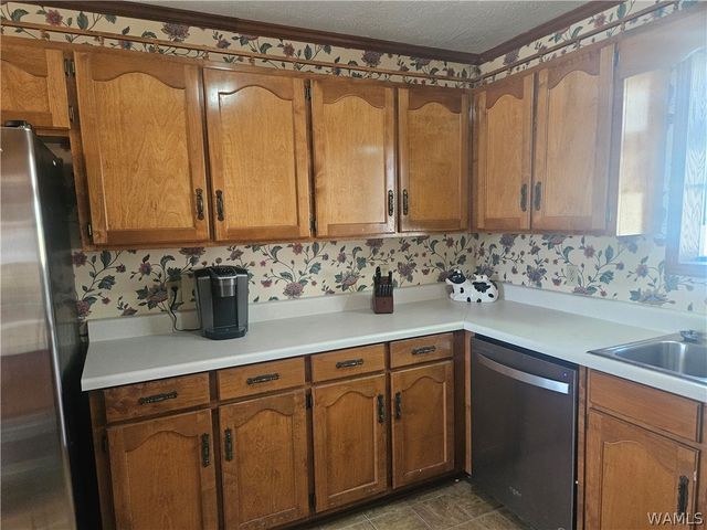 902 7th St NW, Reform, AL 35481