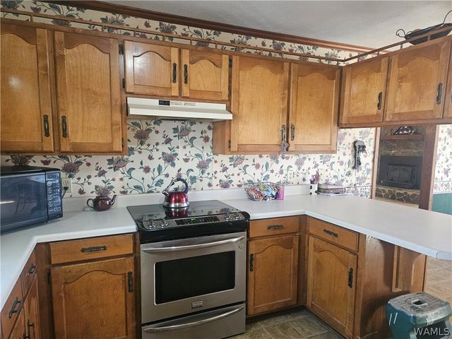 902 7th St NW, Reform, AL 35481