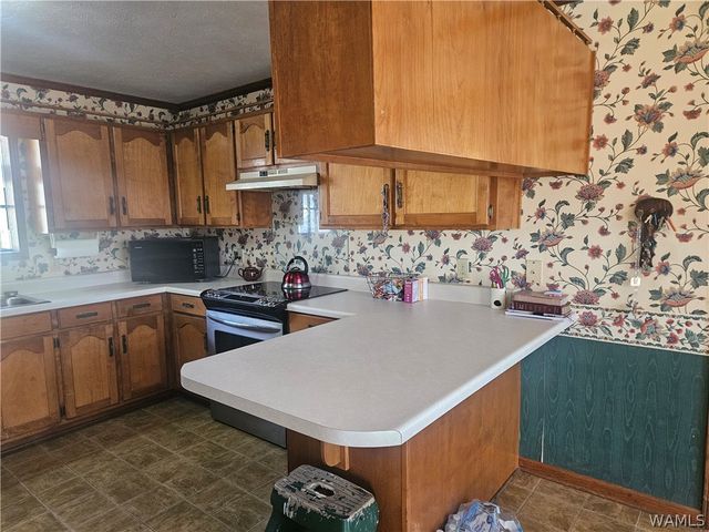 902 7th St NW, Reform, AL 35481