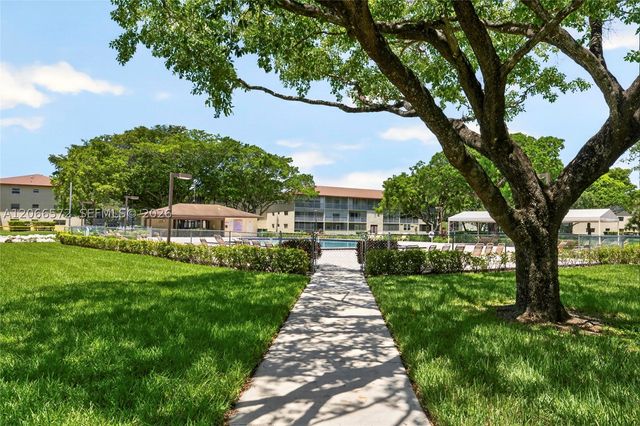 801 SW 133rd Ter 118K, Pembroke Pines, FL 33027