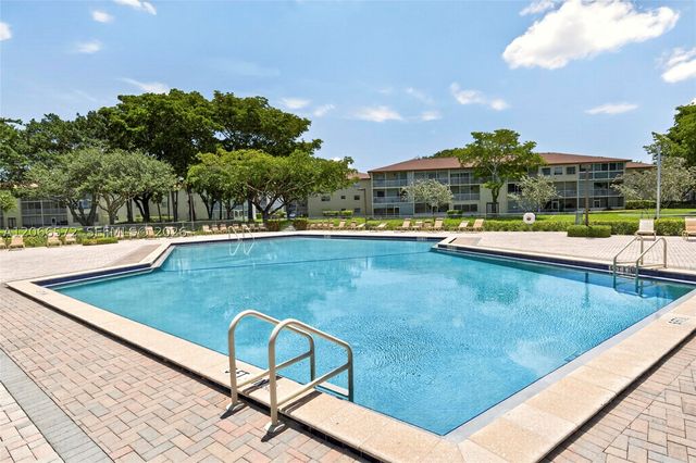 801 SW 133rd Ter 118K, Pembroke Pines, FL 33027