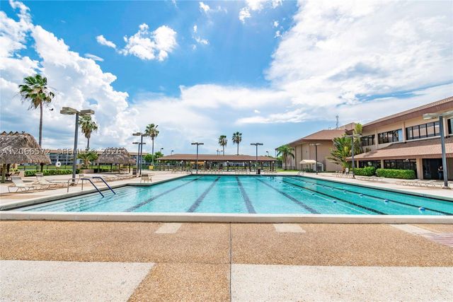 801 SW 133rd Ter 118K, Pembroke Pines, FL 33027