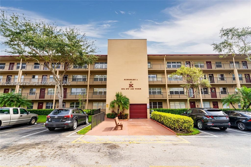 801 SW 133rd Ter 118K, Pembroke Pines, FL 33027