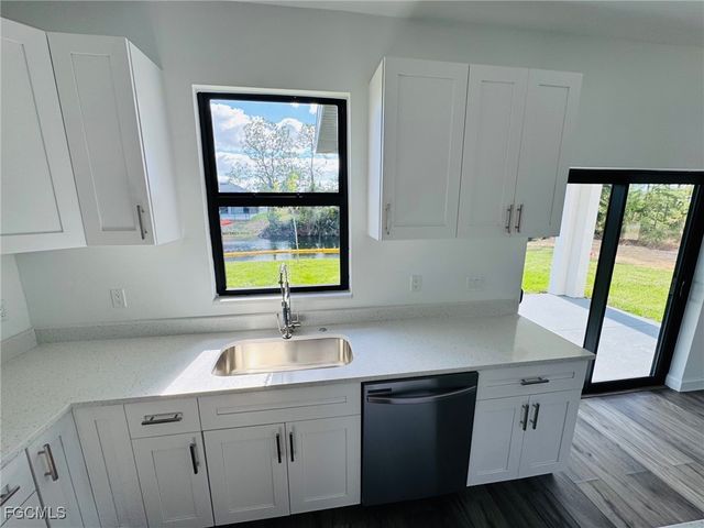 1924 NE 33rd LN, Cape Coral, FL 33909