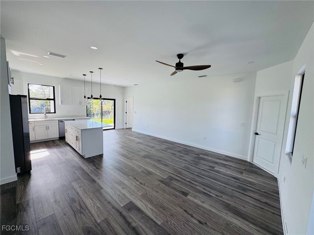 1924 NE 33rd LN, Cape Coral, FL 33909