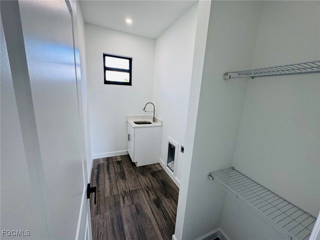 1924 NE 33rd LN, Cape Coral, FL 33909