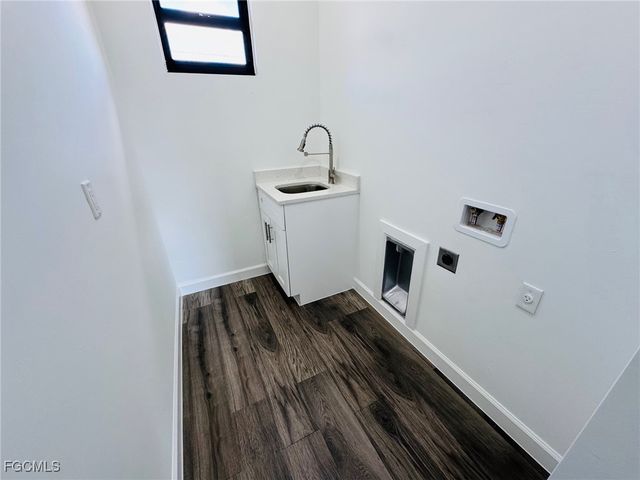 1924 NE 33rd LN, Cape Coral, FL 33909