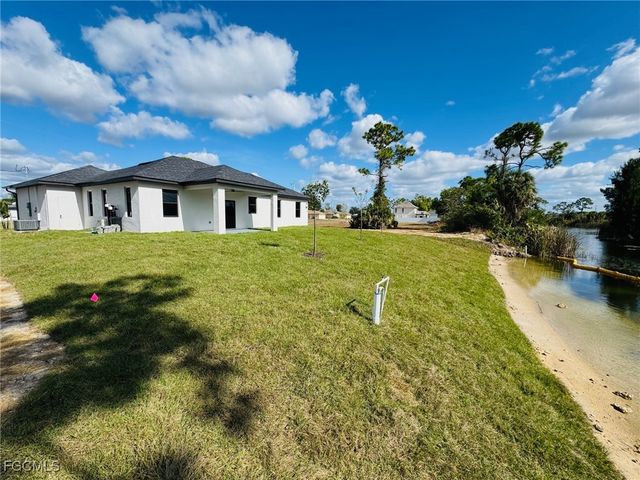 1924 NE 33rd LN, Cape Coral, FL 33909