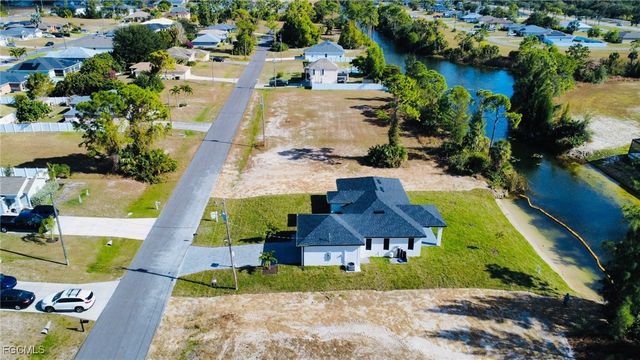 1924 NE 33rd LN, Cape Coral, FL 33909