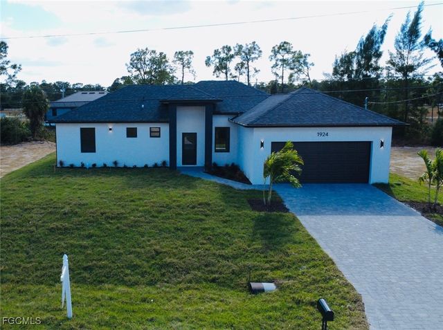 1924 NE 33rd LN, Cape Coral, FL 33909