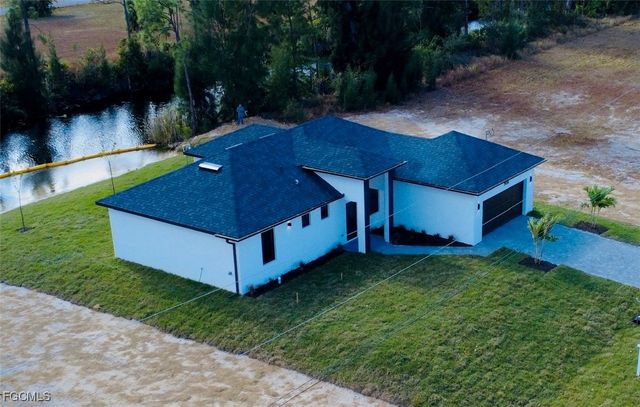 1924 NE 33rd LN, Cape Coral, FL 33909