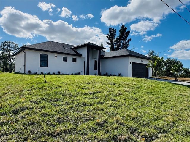 1924 NE 33rd LN, Cape Coral, FL 33909