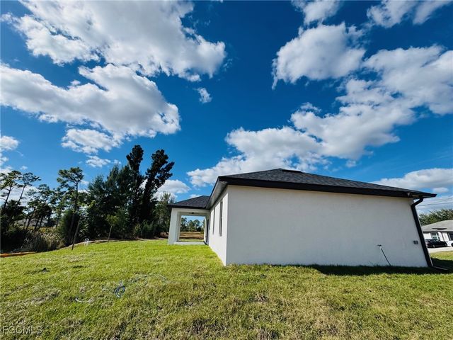 1924 NE 33rd LN, Cape Coral, FL 33909