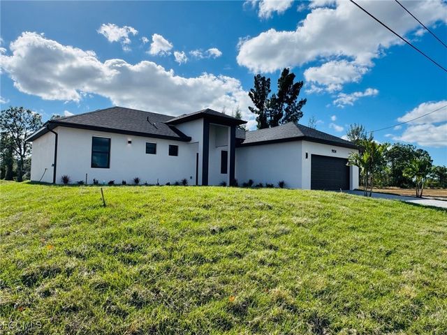 1924 NE 33rd LN, Cape Coral, FL 33909