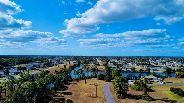 1924 NE 33rd LN, Cape Coral, FL 33909