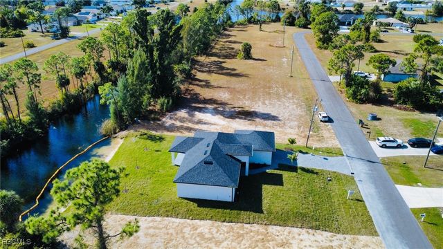 1924 NE 33rd LN, Cape Coral, FL 33909