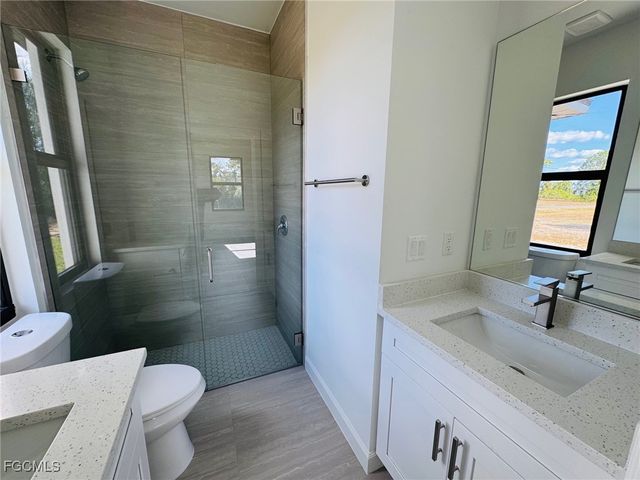 1924 NE 33rd LN, Cape Coral, FL 33909