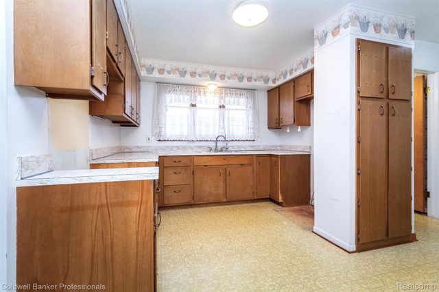 10169 Northway, Allen Park, MI 48101