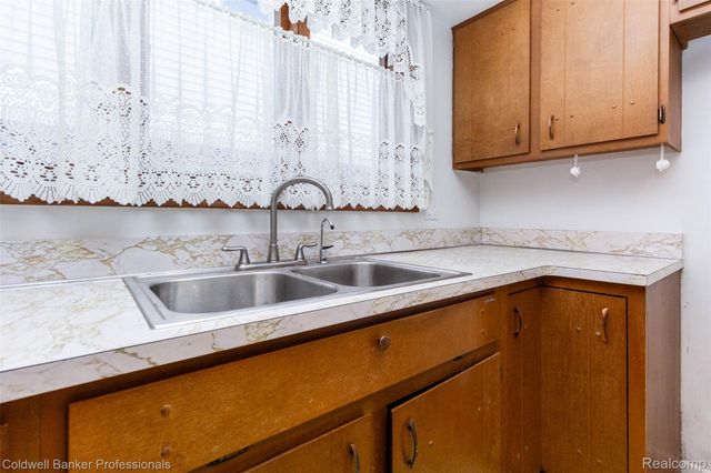 10169 Northway, Allen Park, MI 48101