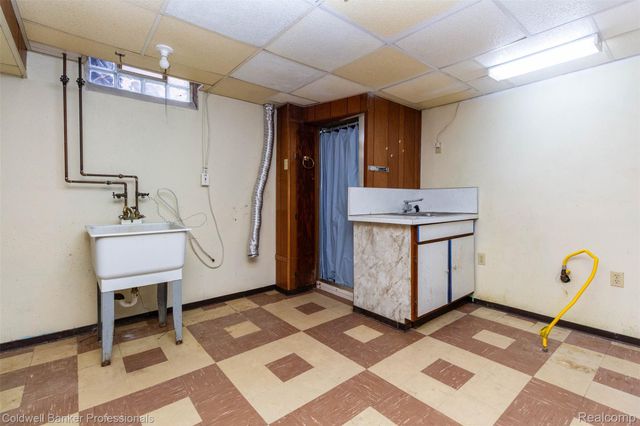 10169 Northway, Allen Park, MI 48101