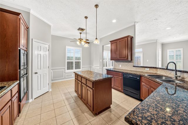1470 Sherwood Park Circle, Houston, TX 77043