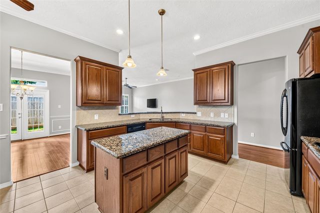 1470 Sherwood Park Circle, Houston, TX 77043
