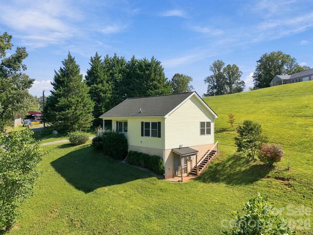 117 Ho Hum Way, Leicester, NC 28748