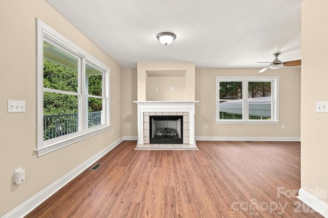 117 Ho Hum Way, Leicester, NC 28748