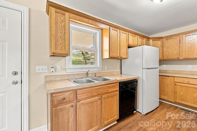 117 Ho Hum Way, Leicester, NC 28748