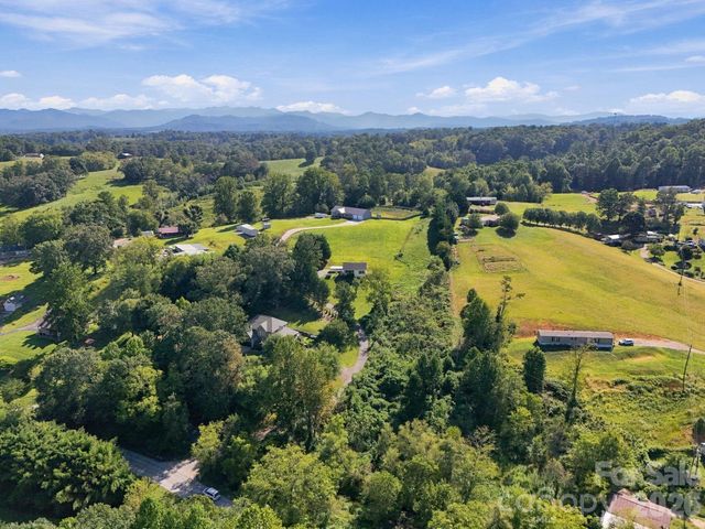 117 Ho Hum Way, Leicester, NC 28748