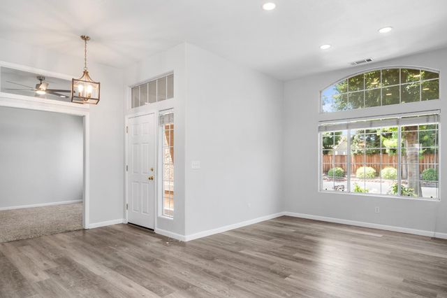 6100 N Stockdale Drive, Fresno, CA 93722