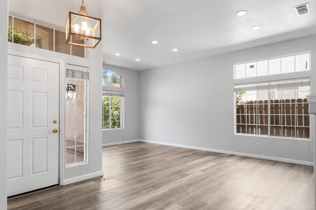 6100 N Stockdale Drive, Fresno, CA 93722
