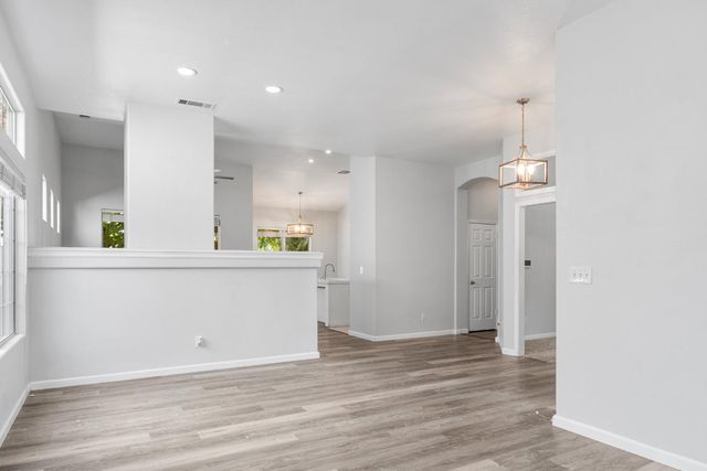 6100 N Stockdale Drive, Fresno, CA 93722