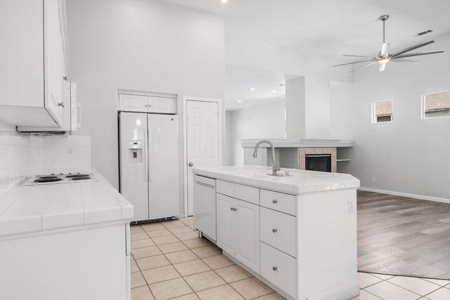 6100 N Stockdale Drive, Fresno, CA 93722
