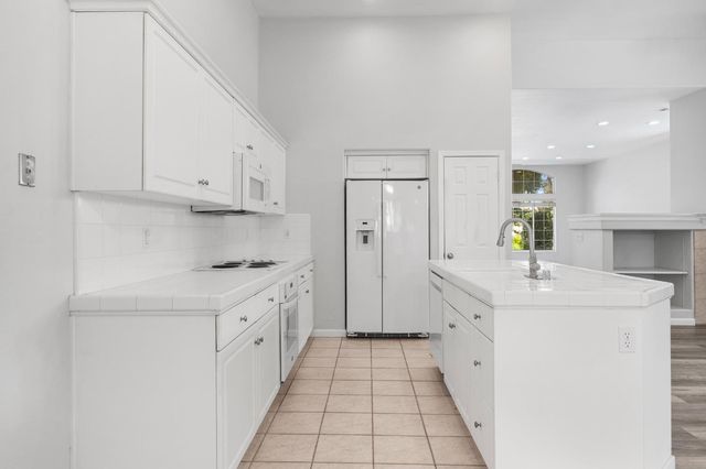 6100 N Stockdale Drive, Fresno, CA 93722