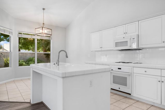 6100 N Stockdale Drive, Fresno, CA 93722