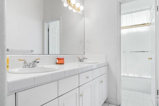 6100 N Stockdale Drive, Fresno, CA 93722