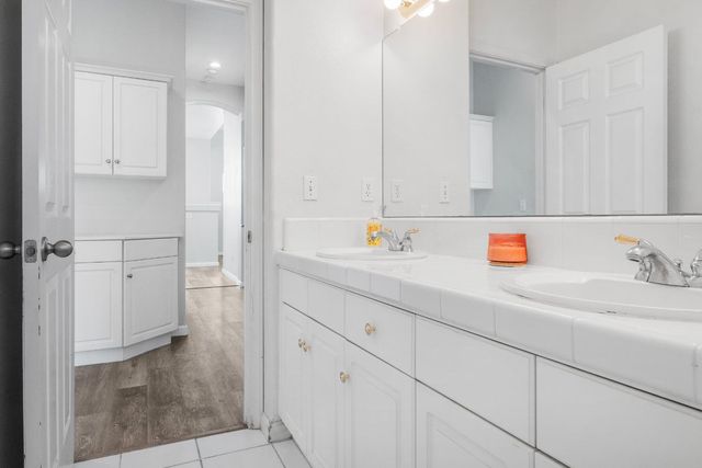 6100 N Stockdale Drive, Fresno, CA 93722