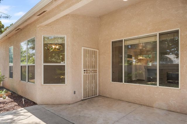6100 N Stockdale Drive, Fresno, CA 93722