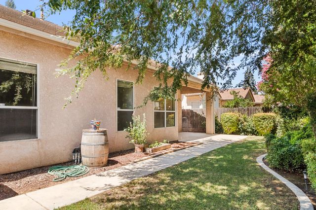 6100 N Stockdale Drive, Fresno, CA 93722