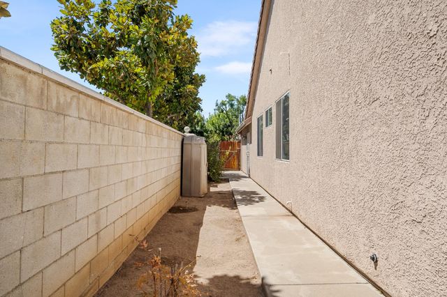 6100 N Stockdale Drive, Fresno, CA 93722