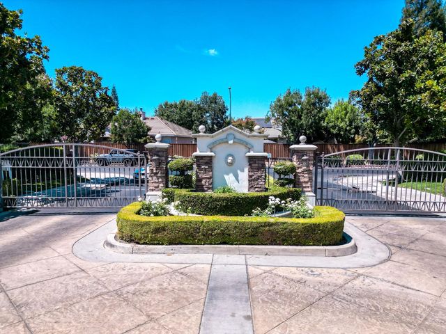 6100 N Stockdale Drive, Fresno, CA 93722