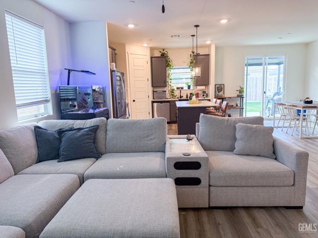 10213 Argi River Avenue, Bakersfield, CA 93311