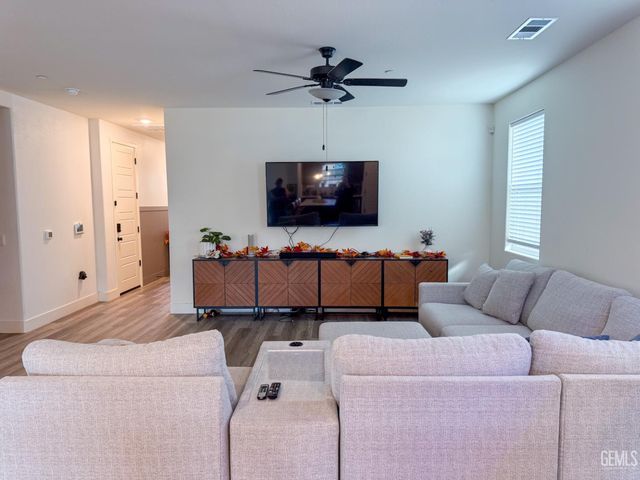 10213 Argi River Avenue, Bakersfield, CA 93311