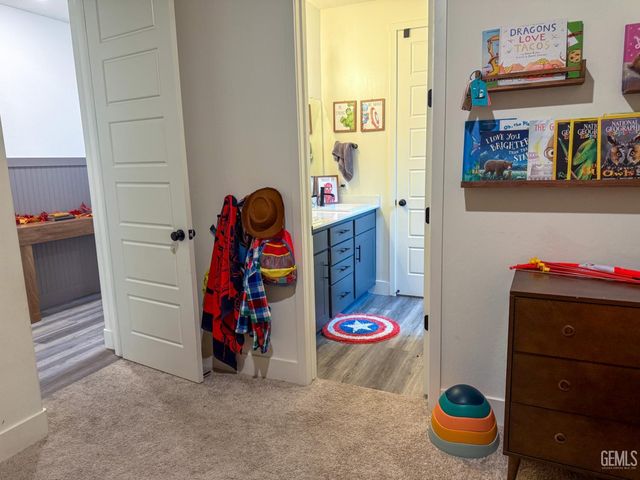 10213 Argi River Avenue, Bakersfield, CA 93311